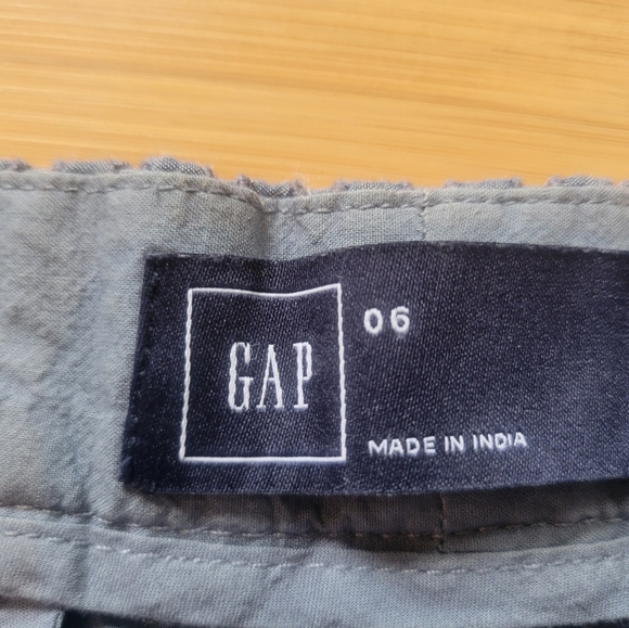 Beautiful Gap Shorts - Picture 2 of 2